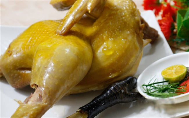 cách làm gà hấp muối sả chuẩn nhất, thịt mềm thơm, da giòn căng bóng