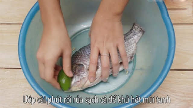mẹo nấu món canh cá không bị tanh và nát