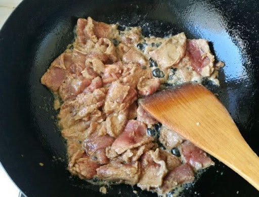 đầu bếp mỹ tiết lộ bí quyết để món thịt bò xào lúc nào cũng mềm tan, thơm ngon bất bại