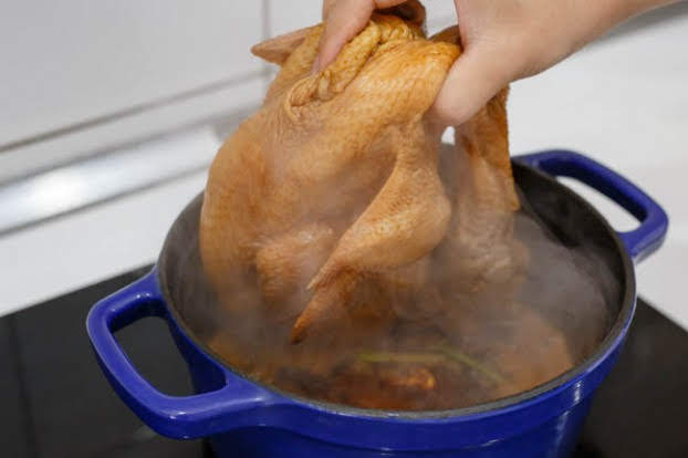 cứ nấu thịt gà theo kiểu này bữa cơm tối của cả nhà sẽ thơm ngon và hấp dẫn hơn nhiều