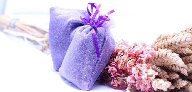 Cách làm túi thơm với hương hoa cho cả nhà ngát hương, dịu mát