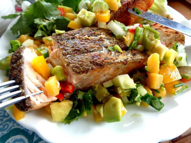 Salad cá hồi đủ chất, ngon miệng, duy trì dáng thon