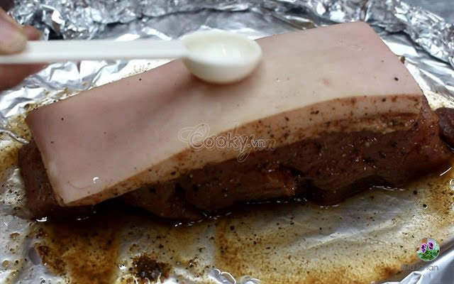 đơn giản với cách làm thịt heo quay bằng lò nướng