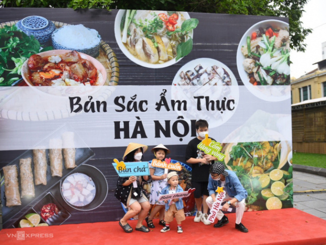 hanoi cuisine, hanoi delicacies, travel festival, traveling hanoi, hanoi specialties are loved by diners at the tourism festival