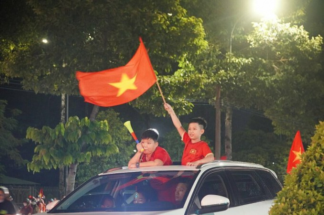 sea games 31, vietnamese people, people across the country celebrate the victory of u23 vietnam