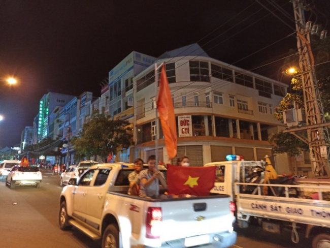 sea games 31, vietnamese people, people across the country celebrate the victory of u23 vietnam