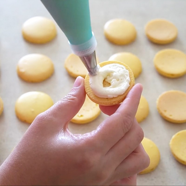 làm bánh macaron, cách làm bánh, bánh macaron, cách làm bánh macaron bằng bột mì cực đơn giản