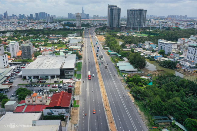 ho chi minh city, nguyen van linh boulevard, south saigon, nguyen van linh boulevard before the completion date of the expansion