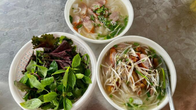 Duck noodle soup – a delicious breakfast in Hanoi