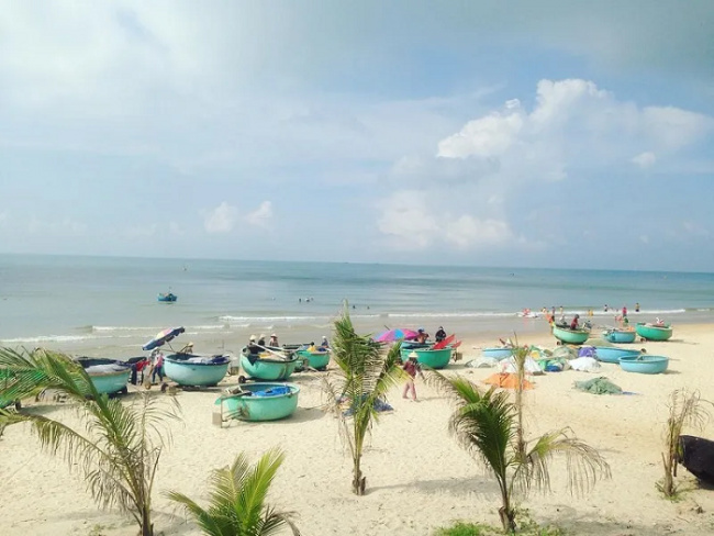 the beach behind the boat, thuy tien beach, vietnam beach tourism, vung tau destination, thuy tien beach vung tau – a sea paradise to cool off on a summer day