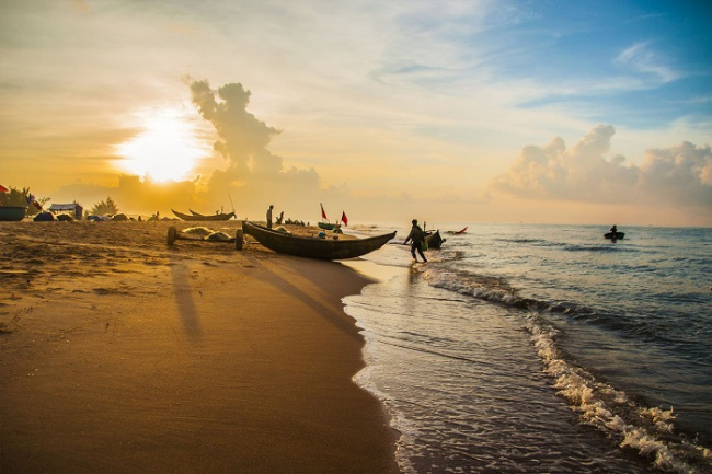 the beach behind the boat, thuy tien beach, vietnam beach tourism, vung tau destination, thuy tien beach vung tau – a sea paradise to cool off on a summer day