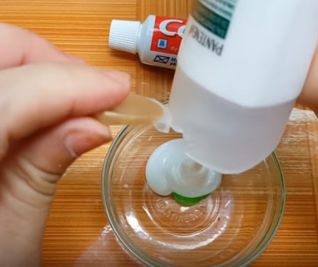 Tổng hợp các cách làm slime bằng những nguyên liệu sẵn tại nhà