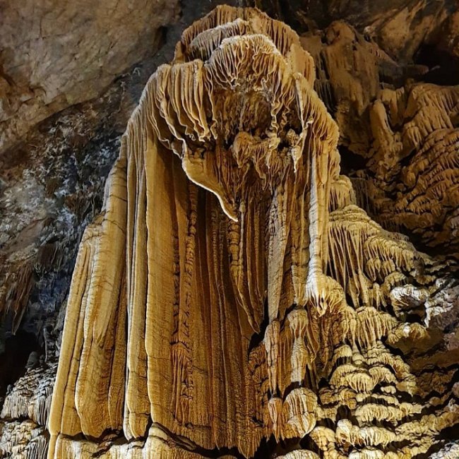 northern destination, northern mountains, pu sam cap cave, the beautiful caves in the northern mountainous region have a system of shimmering stalactites like fairy tales 
