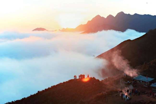 camping location, cloud hunting in vietnam, northwest trip, picnic, ta xua cloud hunting, the northwest rattan hunting camping spots are as beautiful as the fairy scene that fascinates all visitors 