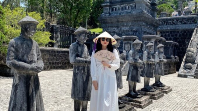 experience going to hue, explore hue alone, hue tourism, hue travel experience, solo travel, travelling schedule, explore hue alone with 2.4 million vnd