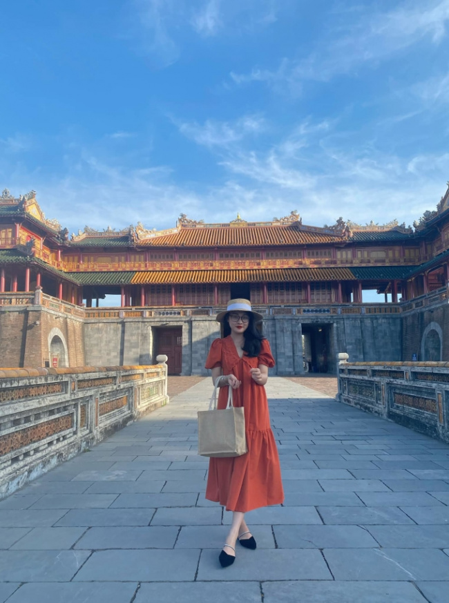 experience going to hue, explore hue alone, hue tourism, hue travel experience, solo travel, travelling schedule, explore hue alone with 2.4 million vnd