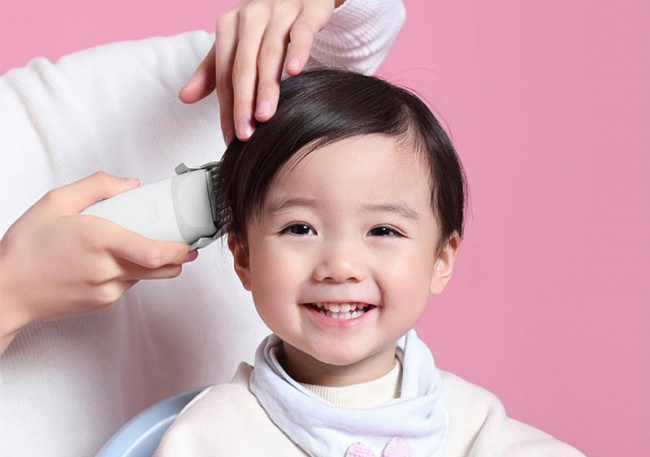Cắt tóc cho bé không chỉ là việc cắt bớt tóc mọc quá dài. Đó còn là cách để tạo dựng phong cách cá tính cho bé, giúp bé tự tin hơn trong cuộc sống.