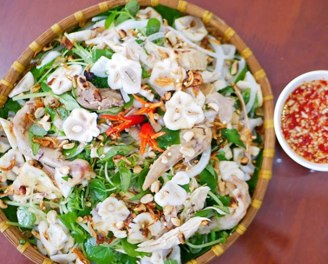 delicious food in binh duong, mangosteen chicken salad, lai thieu specialty mangosteen chicken salad