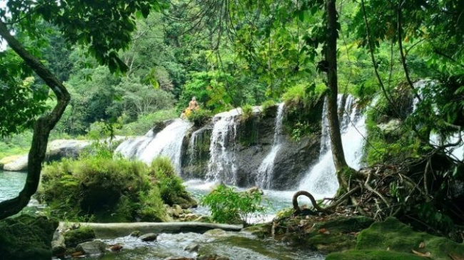 This summer, remember about Mo waterfall in Quang Binh to cool off, admire the wonderful scenery