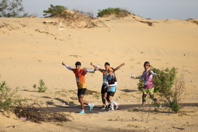 phuong mai sand hill, quy nhon beach, thi nai lagoon, the scenery of quy nhon on the vnexpress marathon