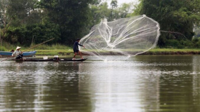 Fishing on the Ban Thach River