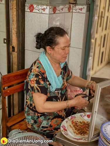 Ngon mắt lạ miệng Bánh Tráng Thịt Nướng Cay Xé Lưỡi núp hẻm hơn 30 năm ở Tân Bình