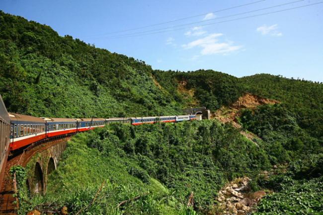 train experience, train travel, trans-vietnamese train, vietnam tourism, north – south train in the top of the world train experience
