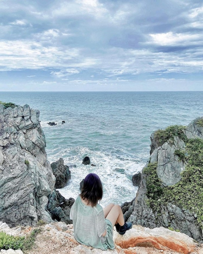 destinations in quang ninh, dragon eye island quang ninh, island tourism, minh chau island quang ninh, ngoc vung island quang ninh, quan lan island, check in immediately the islands in quang ninh possessing the impressive beauty of ‘thousands of people’