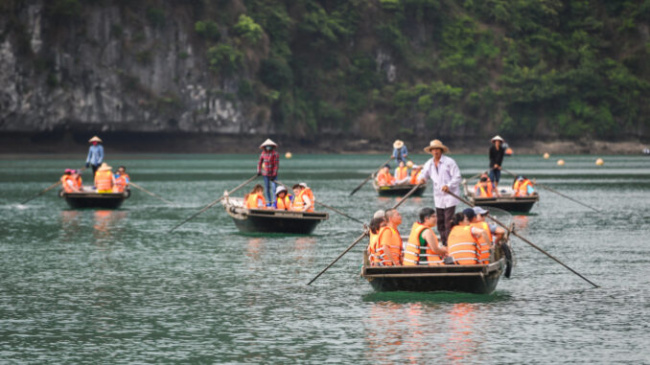 Types of ships and routes to visit Lan Ha Bay