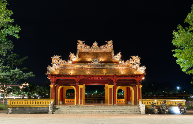 hue tourism, the ancient capital of hue, famous architecture in hue ancient capital