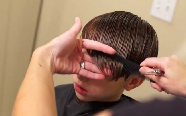 Hướng dẫn cách cắt tóc nữ tại nhà đơn giản với kéo - Kéo VIKO