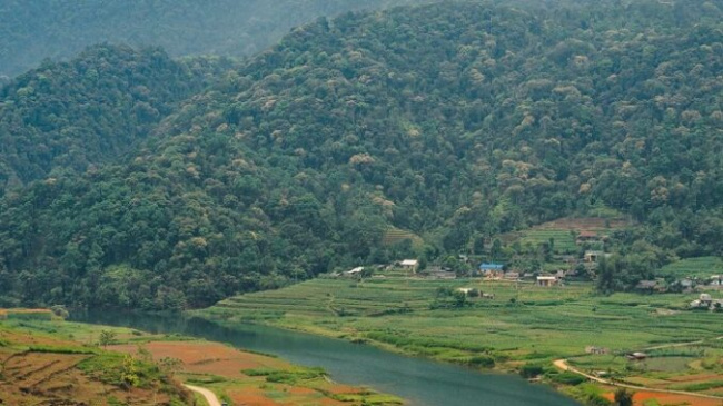 These are beautiful communes in Quan Ba ​​district, the scenery is so beautiful, you can’t wait to leave 