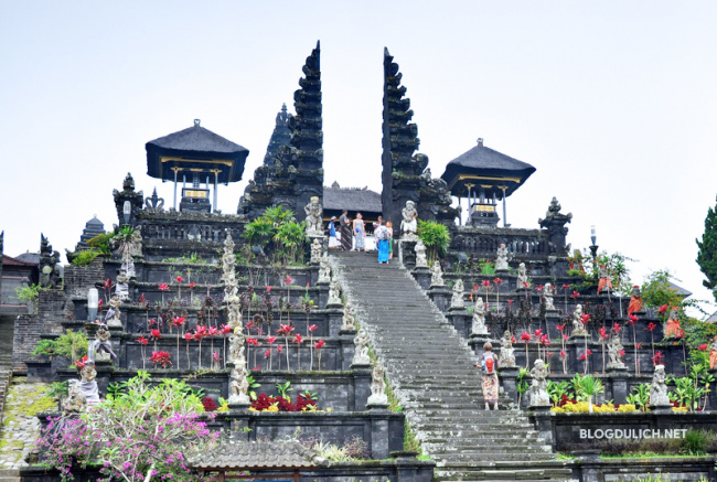 Chơi gì ở Bali? Ghé thăm Pura Besakih, ngôi đền linh thiêng nhất của người Bali