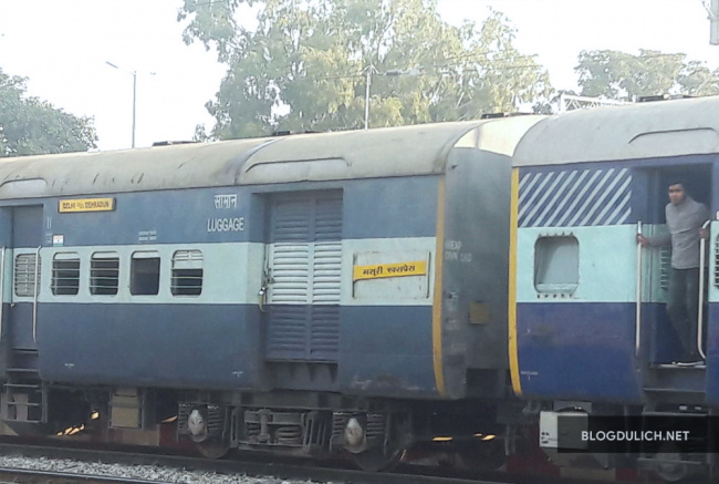 Cách đi từ Delhi đến Agra và từ Arga đến Delhi bằng xe lửa chỉ trong chớp mắt!