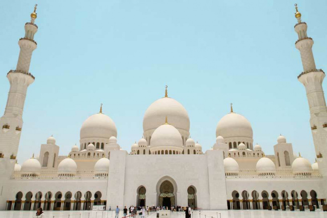 Du Lịch Bụi Abu Dhabi: Hoành Tráng Cung điện Sheikh Zayed