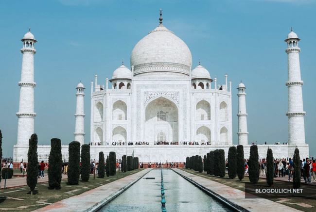 Đến Agra ở Ấn Độ, ghé thăm ngôi đền Taj Mahal nổi tiếng trên sông Yamuna