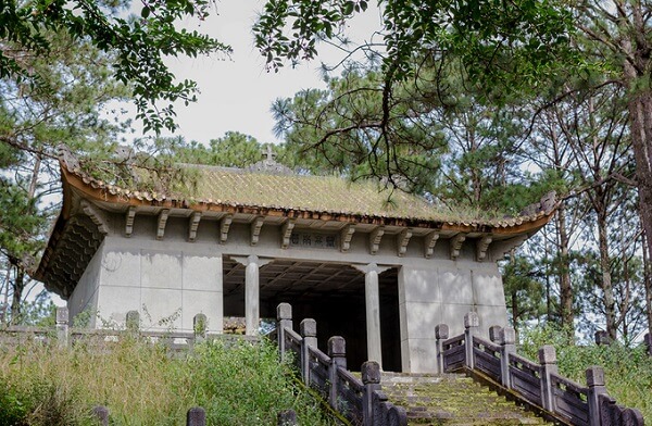 Lăng mộ tại Đà Lạt huyền bí bỗng trở thành điểm check-in