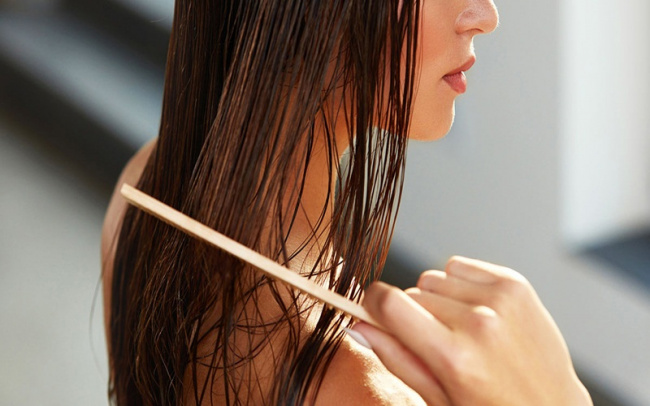 Hướng dẫn chi tiết cách làm tóc thẳng mà không cần ép