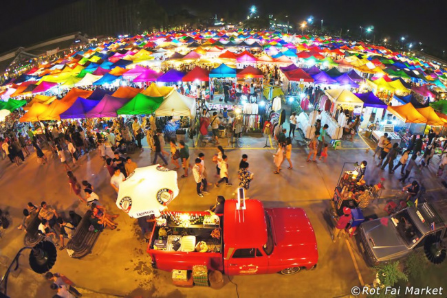 Những khu chợ đêm nổi tiếng và sầm uất nhất xứ sở Chùa Vàng