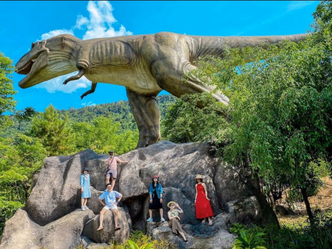 Chẳng cần đến công viên kỷ Juza tại Việt Nam cũng có công viên khủng long xịn sò