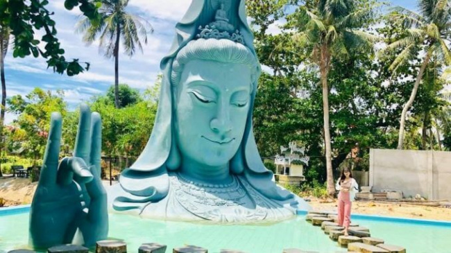 Xuất Hiện Tượng Phật Quan âm ẩn Mình Dưới Nước độc Nhất Vô Nhị ở Việt Nam