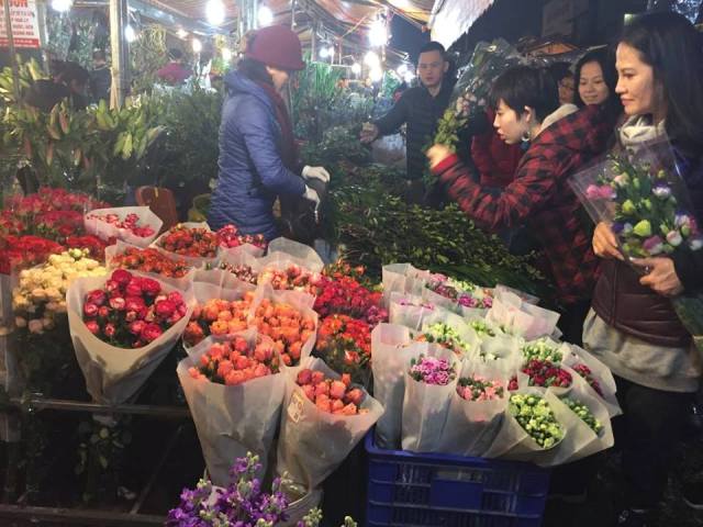 Check-in chợ hoa Quảng Bá - “Đà Lạt thu nhỏ” giữa Thủ Đô