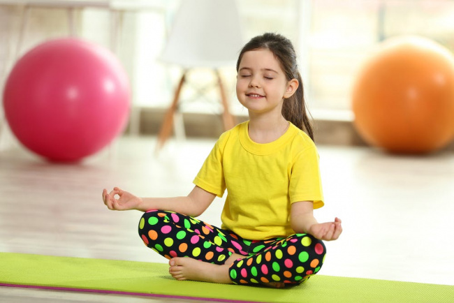 5 động tác yoga cơ bản hữu ích cho trẻ tự kỷ
