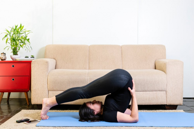 thực hiện tư thế cái cày trong yoga như thế nào để đạt hiệu quả tốt nhất?