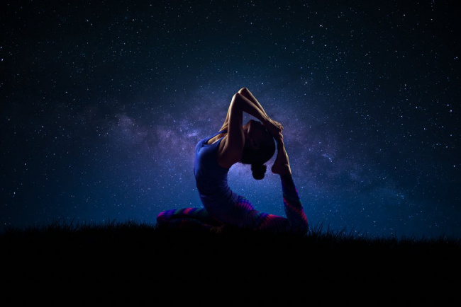 giải đáp thắc măc: bạn nên tập yoga vào lúc nào? buổi sáng hay buổi tối?