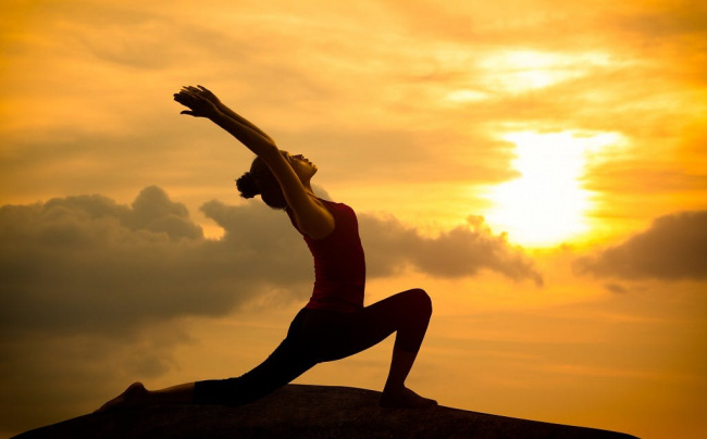 giải đáp thắc măc: bạn nên tập yoga vào lúc nào? buổi sáng hay buổi tối?