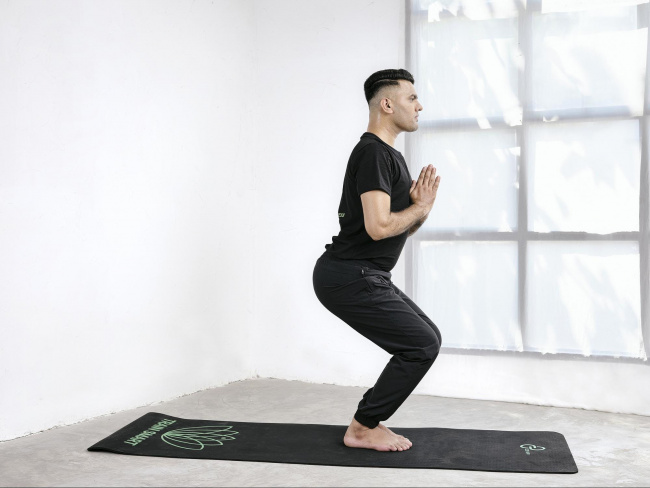 bản lĩnh hơn và phong độ hơn với 8 tư thế yoga cho nam giới