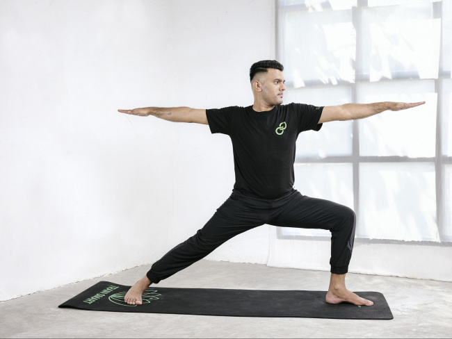 bản lĩnh hơn và phong độ hơn với 8 tư thế yoga cho nam giới