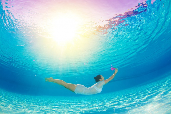 yoga dưới nước: trải nghiệm tuyệt vời – lợi ích bất ngờ