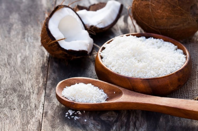 6 lợi ích của cơm dừa làm bạn chỉ muốn mua về dùng ngay